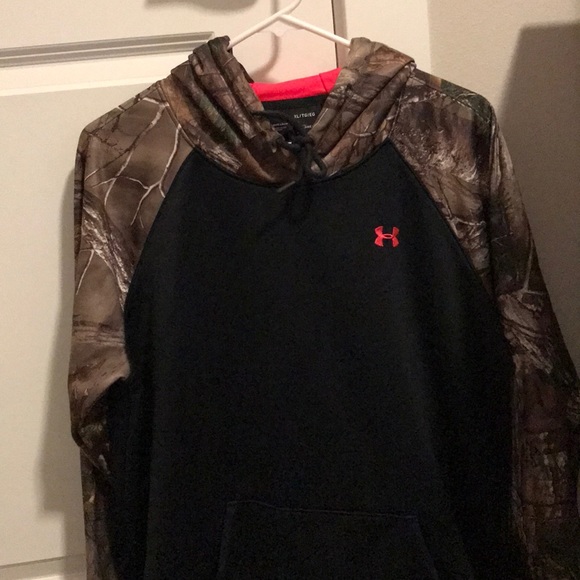Under Armour Tops - Under armor women’s camouflage hoodie top